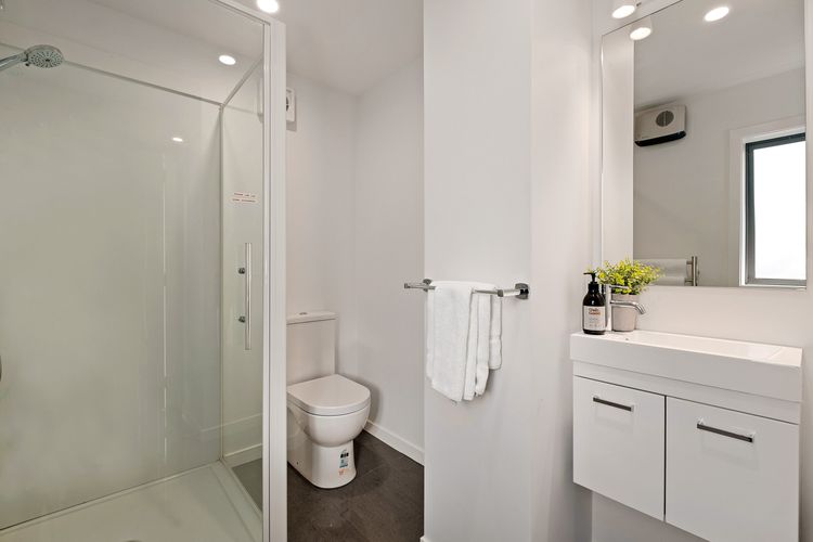 Queenstown Lakefront Dream | 4 Bed