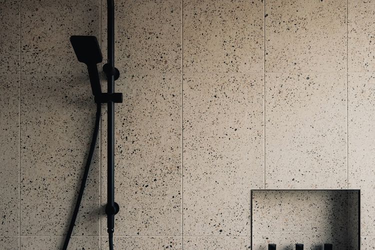 Full bathroom 1 image 3