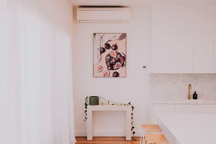 A stay for creatives - even the kitchen has art! 