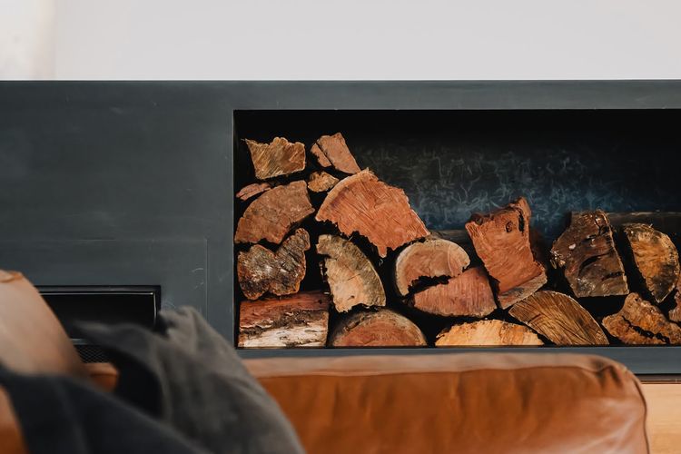 For those cozy winter stays - an open fireplace (wood supplied) 