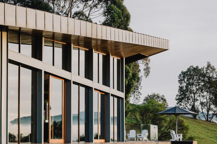 Architectural lines allow the high country setting to remain the focal point.