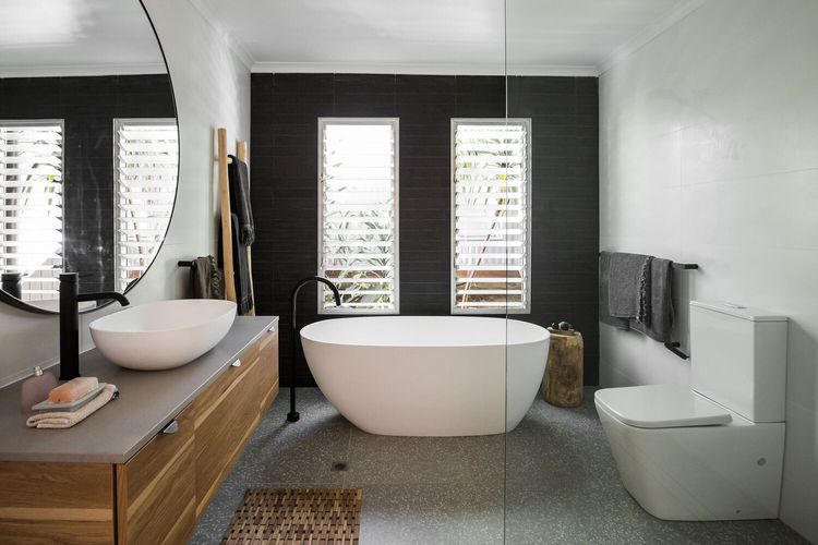 Dukes Beach House – Pool – Designer – Location