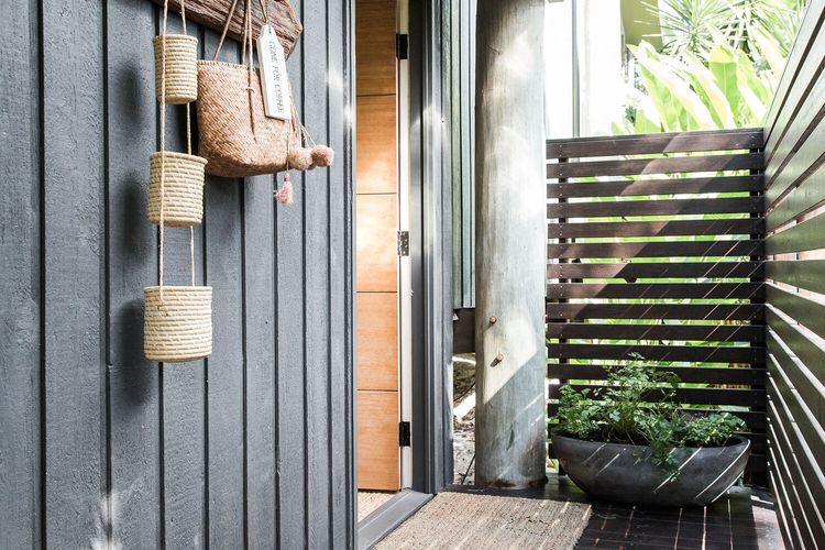 Dukes Beach House – Pool – Designer – Location