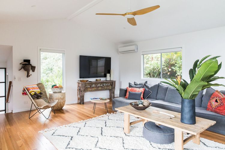 Dukes Beach House – Pool – Designer – Location