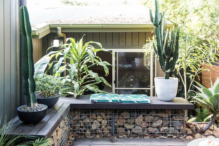 Dukes Beach House – Pool – Designer – Location