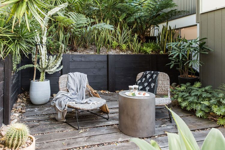 Dukes Beach House – Pool – Designer – Location