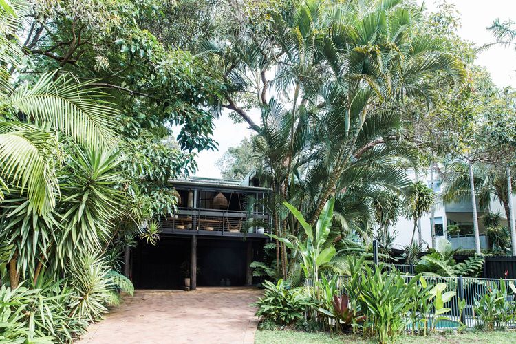 Dukes Beach House – Pool – Designer – Location
