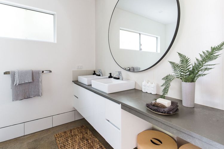 Dukes Beach House – Pool – Designer – Location
