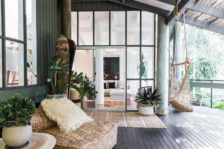 Dukes Beach House – Pool – Designer – Location