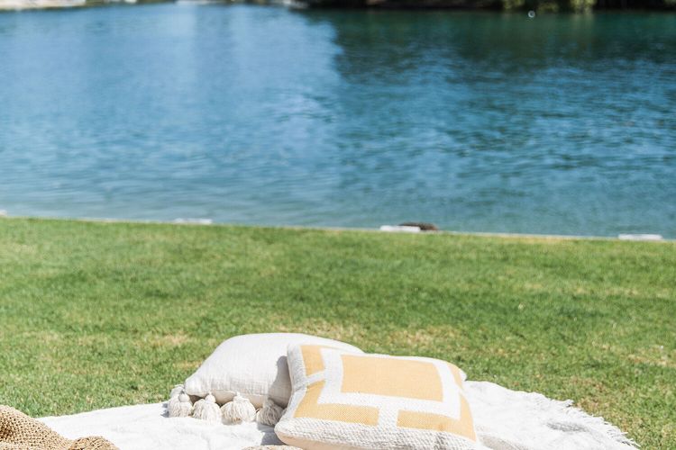 The Beach Retreat -2 Bedrooms – Pool – River Views