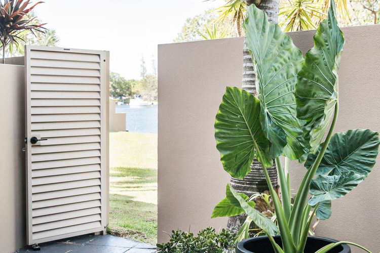 The Beach Retreat -2 Bedrooms – Pool – River Views