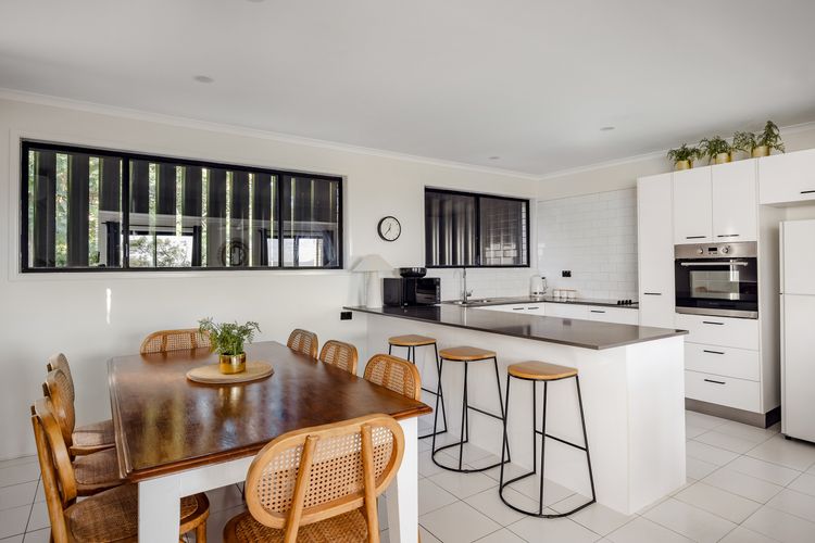 The Lookout – 4 Bedrooms – Pool – Views – Pets