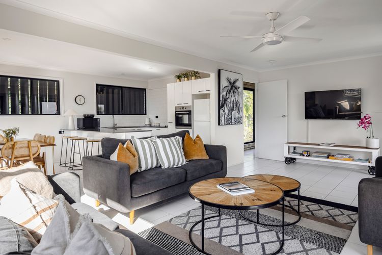 The Lookout – 4 Bedrooms – Pool – Views – Pets