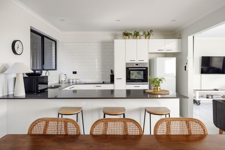 The Lookout – 4 Bedrooms – Pool – Views – Pets