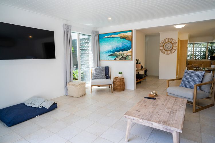 The Oasis – private courtyard – location – pet