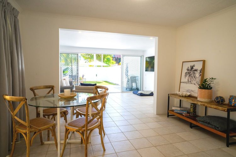 The Oasis – private courtyard – location – pet