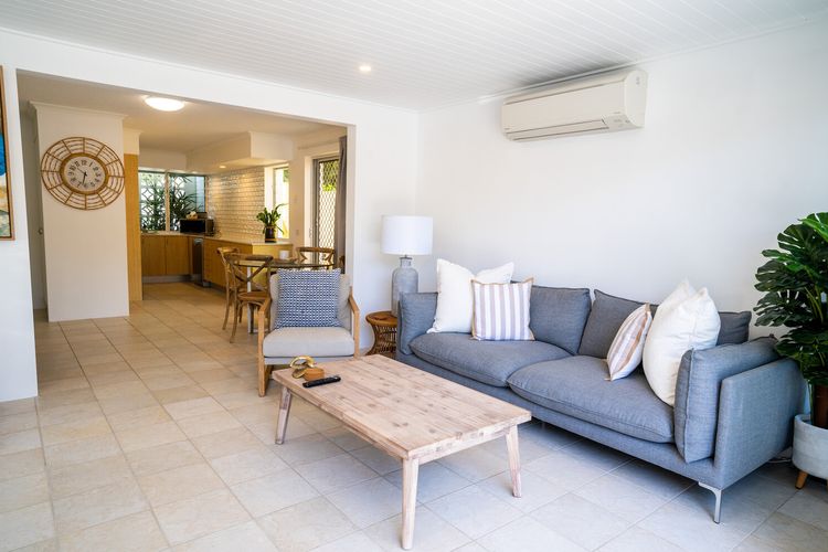 The Oasis – private courtyard – location – pet