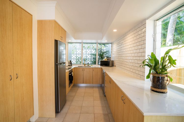 The Oasis – private courtyard – location – pet