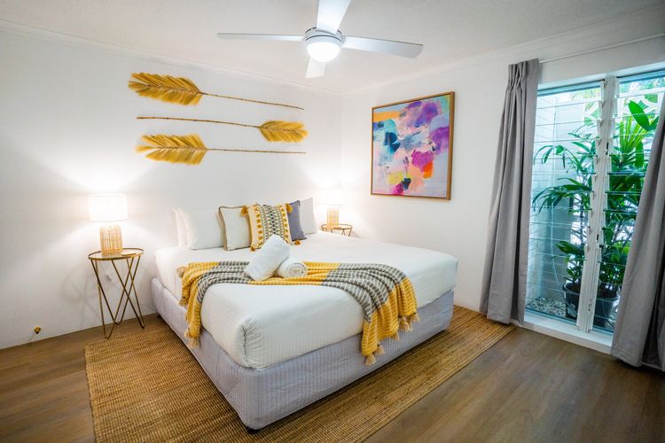 The Oasis – private courtyard – location – pet