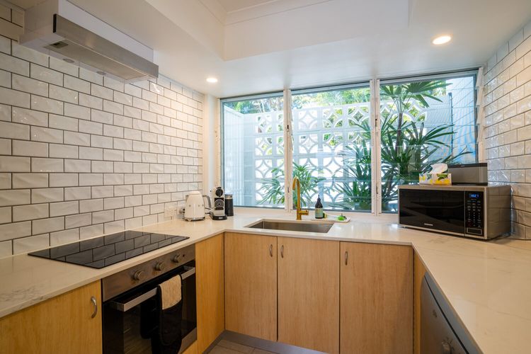 The Oasis – private courtyard – location – pet