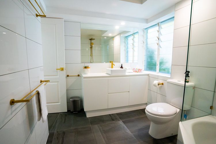 The Oasis – private courtyard – location – pet