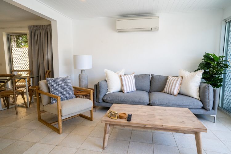 The Oasis – private courtyard – location – pet