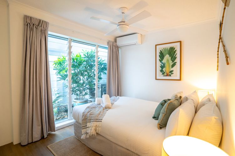 The Oasis – private courtyard – location – pet