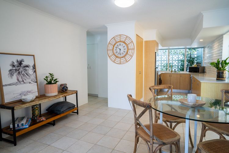 The Oasis – private courtyard – location – pet