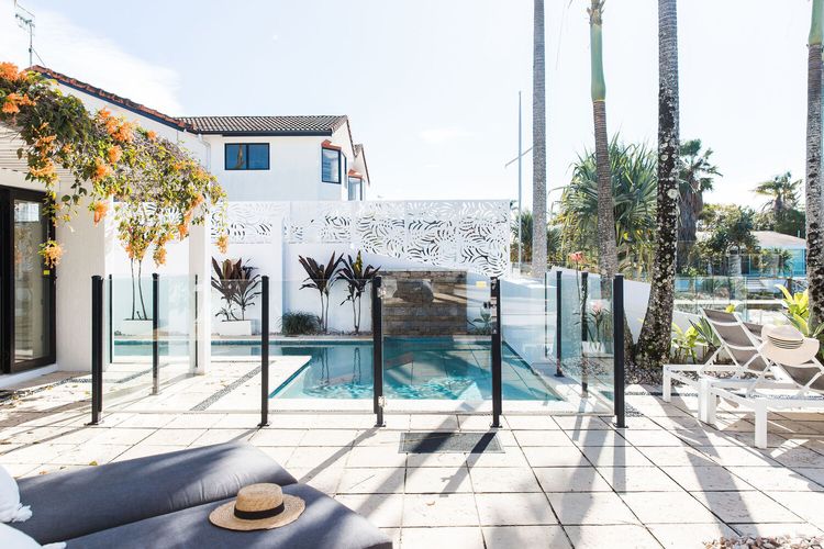 The River House – pool – jetty – private beach