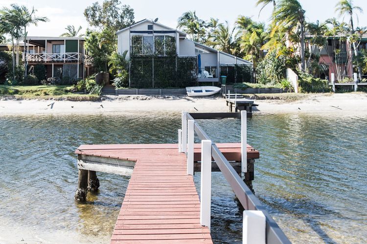 The River House – pool – jetty – private beach
