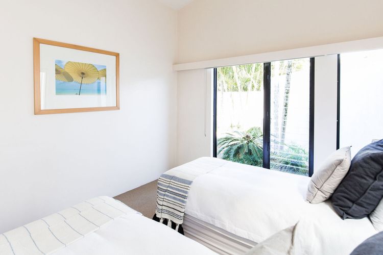 The River House – pool – jetty – private beach