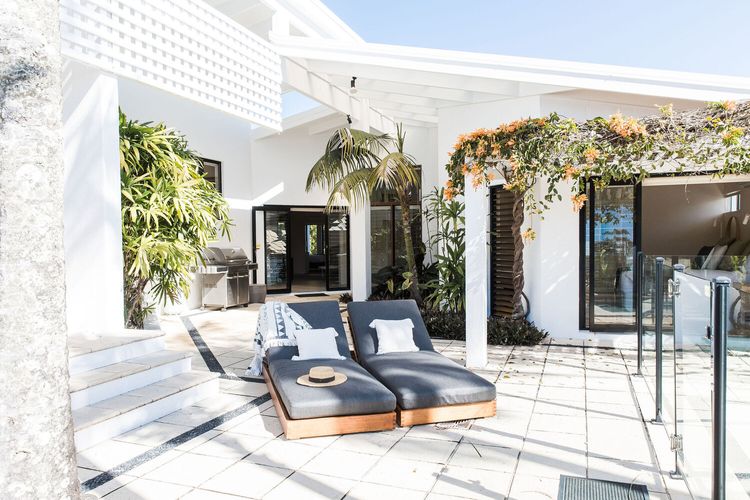 The River House – pool – jetty – private beach