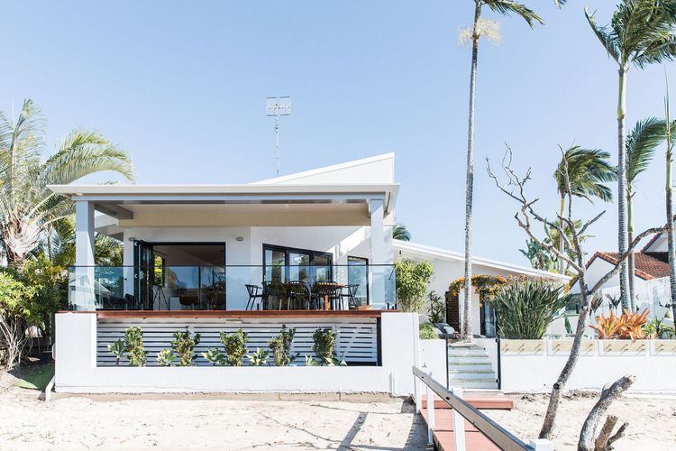 The River House – pool – jetty – private beach