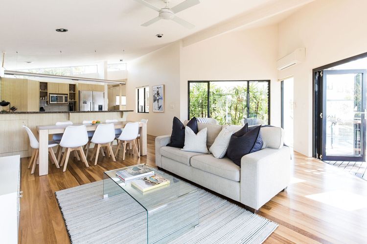 The River House – pool – jetty – private beach