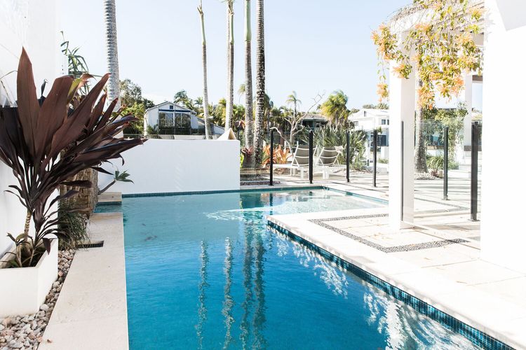 The River House – pool – jetty – private beach
