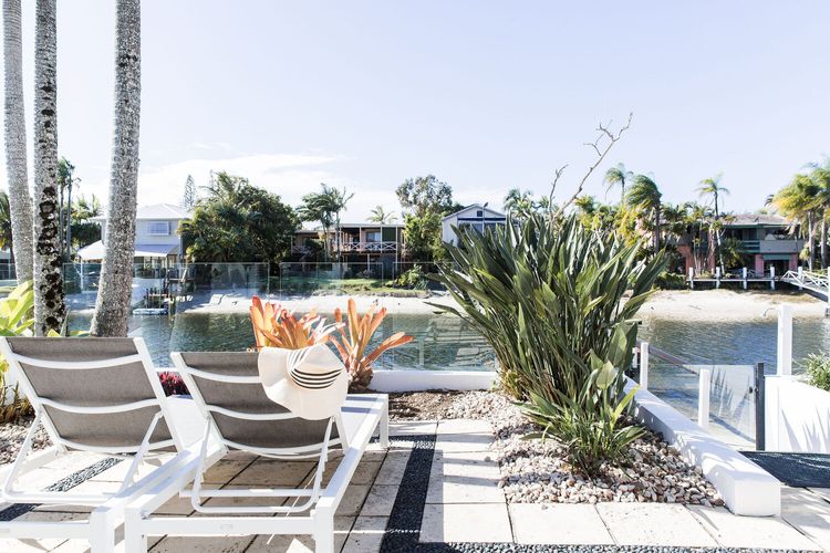 The River House – pool – jetty – private beach