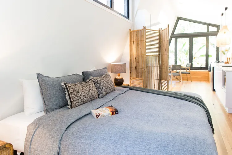 The Sunshine Bungalow – private pool – decks – location