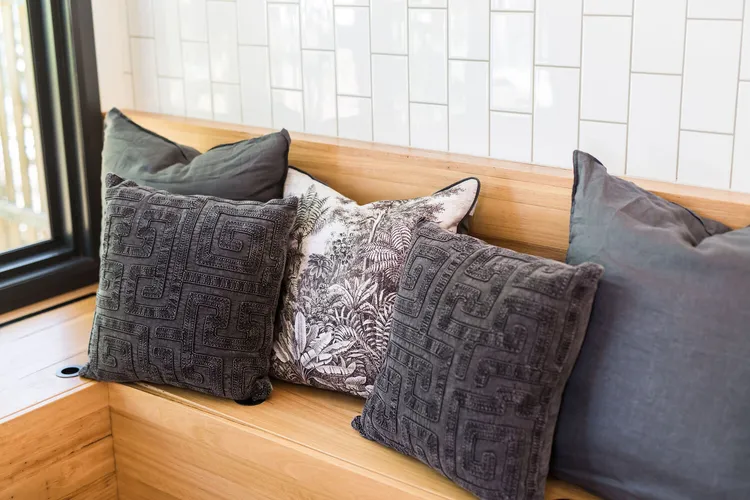 The Sunshine Bungalow – private pool – decks – location