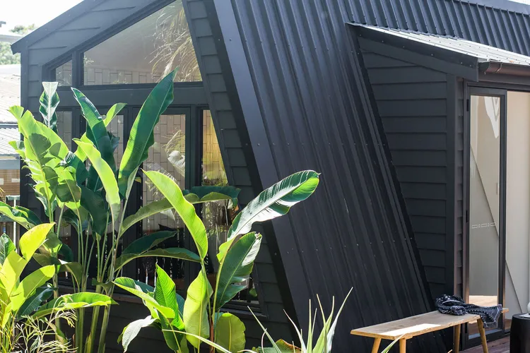 The Sunshine Bungalow – private pool – decks – location