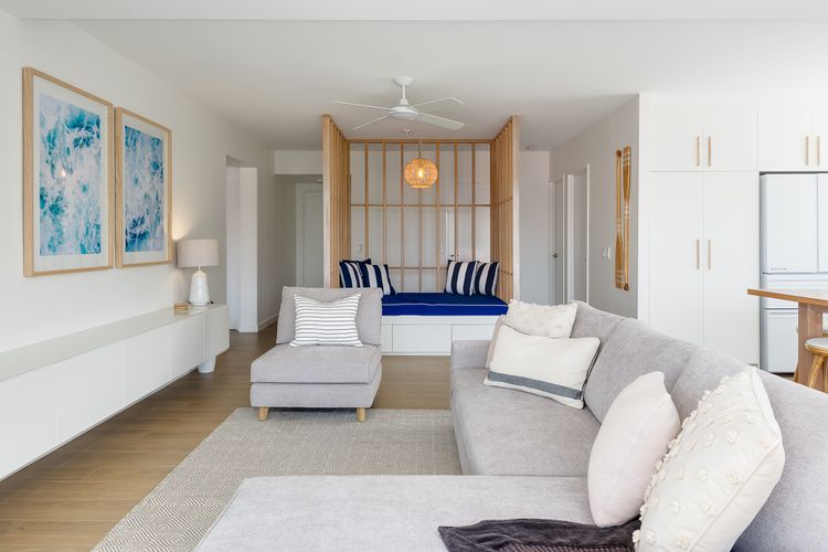 The Coastal Retreat – ocean views and location