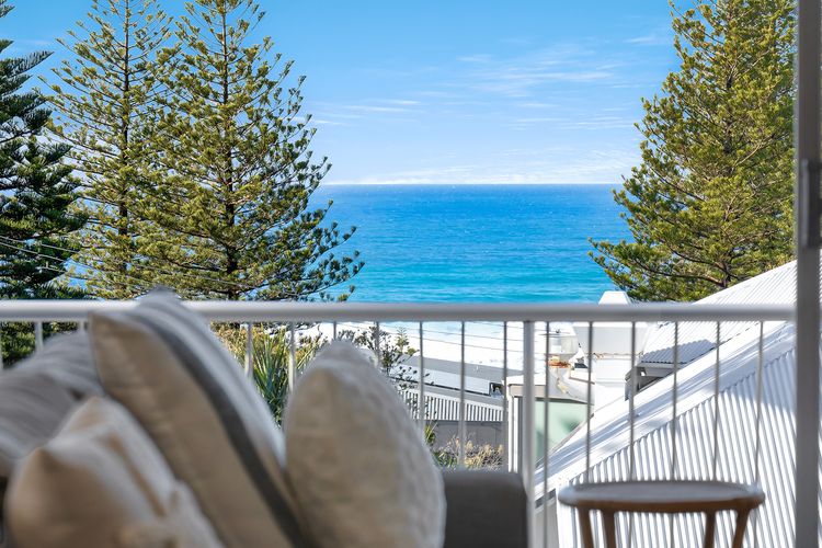 The Coastal Retreat – ocean views and location