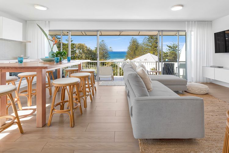 The Coastal Retreat – ocean views and location
