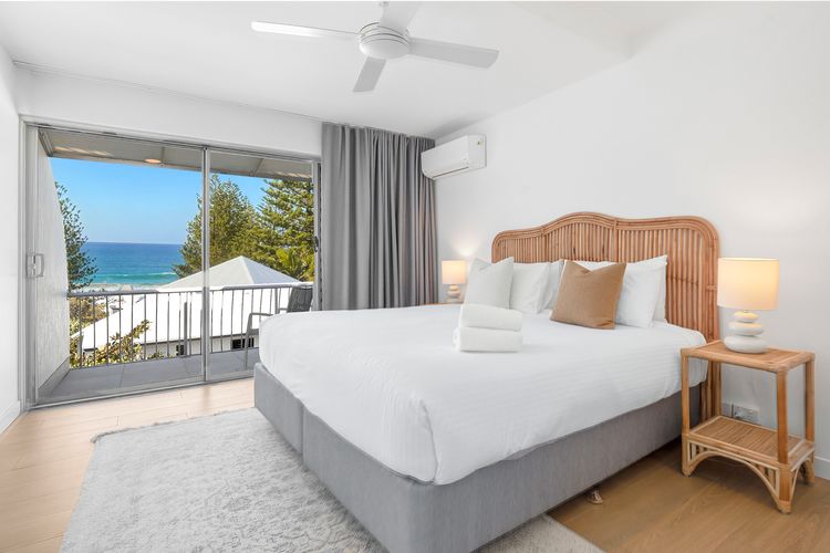 The Coastal Retreat – ocean views and location