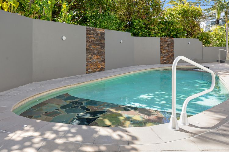 The Coastal Retreat – ocean views and location
