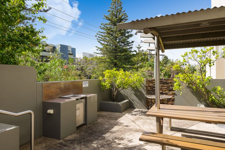 The Coastal Retreat – ocean views and location