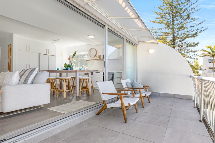 The Coastal Retreat – ocean views and location