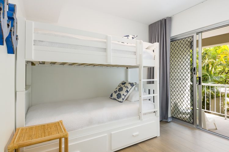 The Coastal Retreat – ocean views and location