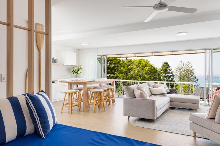 The Coastal Retreat – ocean views and location