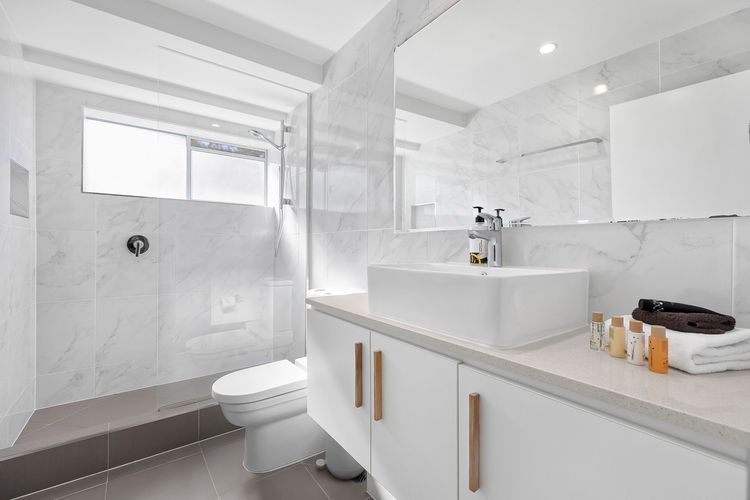 The Coastal Retreat – ocean views and location
