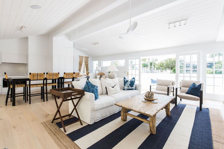 Marola – Location – Style – Decks – Heated pool